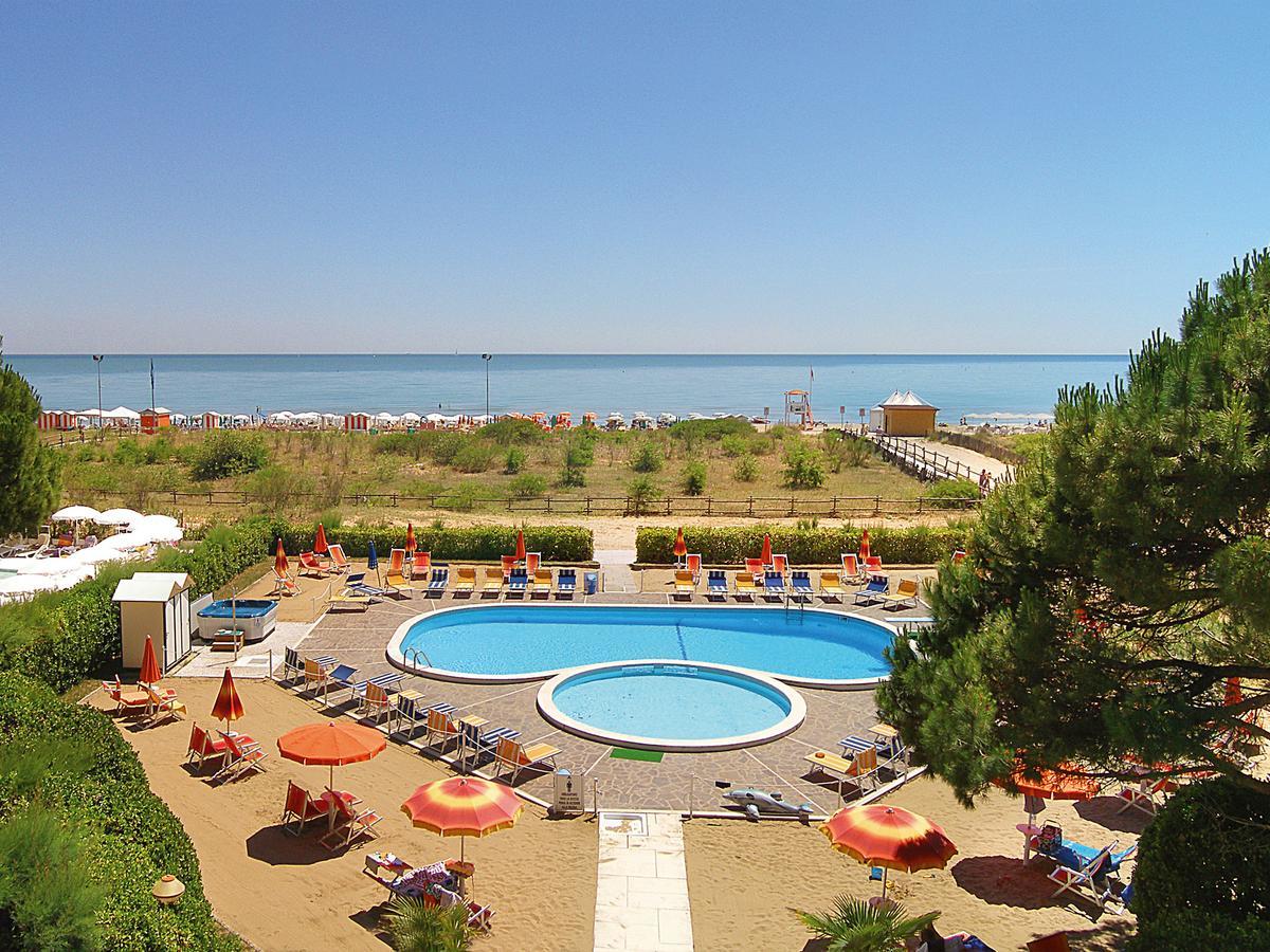 Hotel Bertha Fronte Mare Лідо-ді-Єзоло Екстер'єр фото